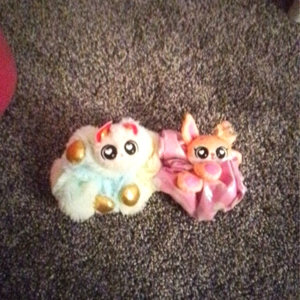 Cute scrunchies that are also squishy pets😝